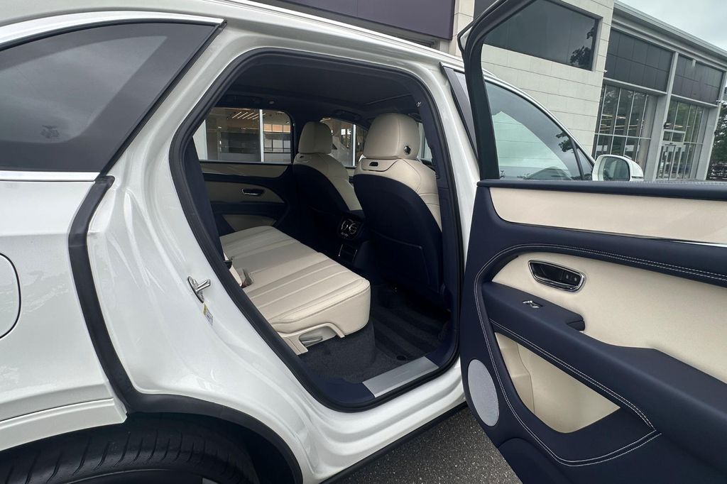 صورة مصغرة 18 لـ 2026 Bentley BENTAYGA V8