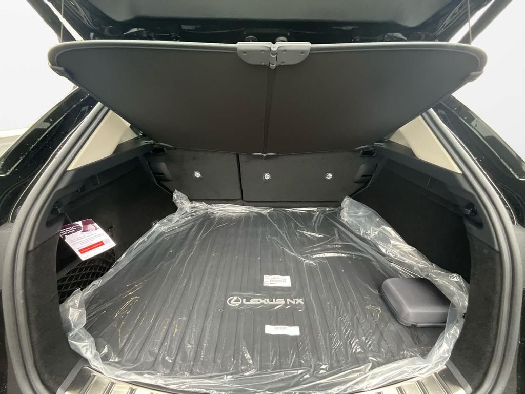 صورة مصغرة 17 لـ 2026 Lexus NX 350 PREMIUM