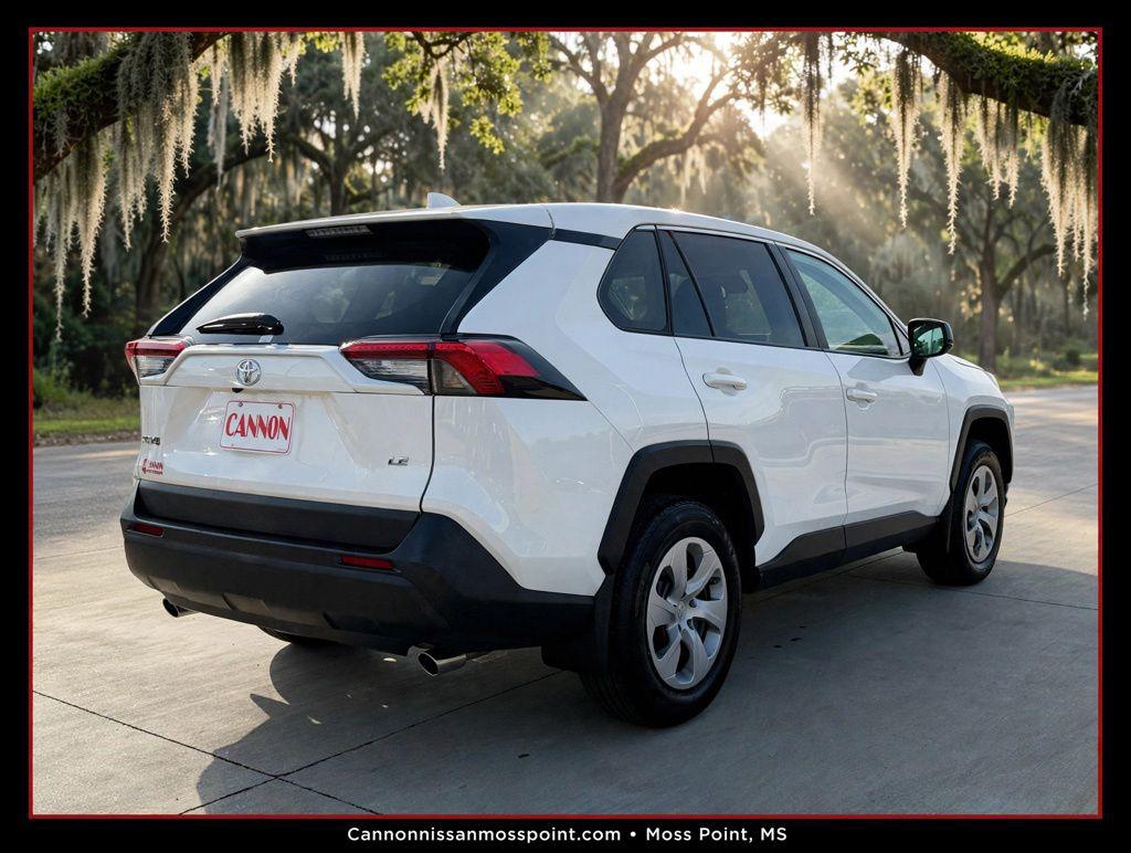 2024 Toyota RAV4 LE — фото 2