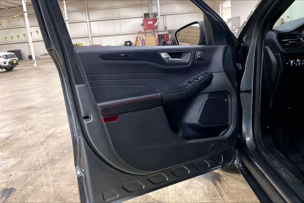 صورة مصغرة 21 لـ 2025 FORD ESCAPE ST-LINE ELITE