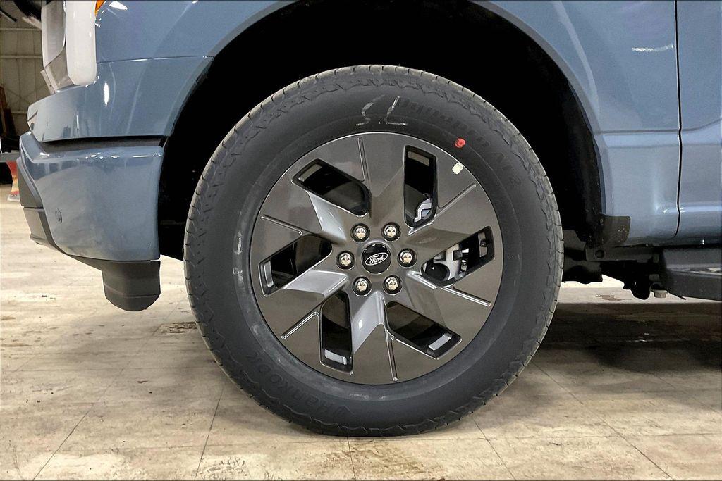 صورة 12 لـ 2023 FORD F-150 LIGHTNING LARIAT
