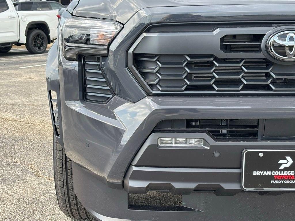 2025 TOYOTA TACOMA TRD SPORT photo 4