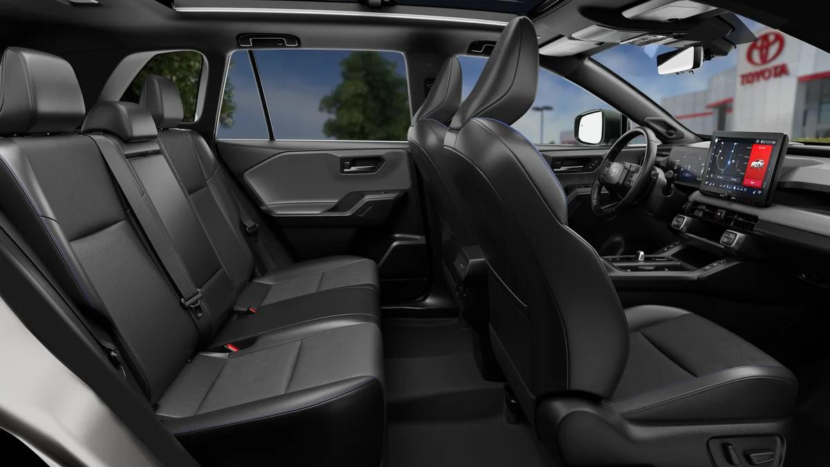 2026 Toyota RAV4 PLUG-IN HYBRID SE — фото 2