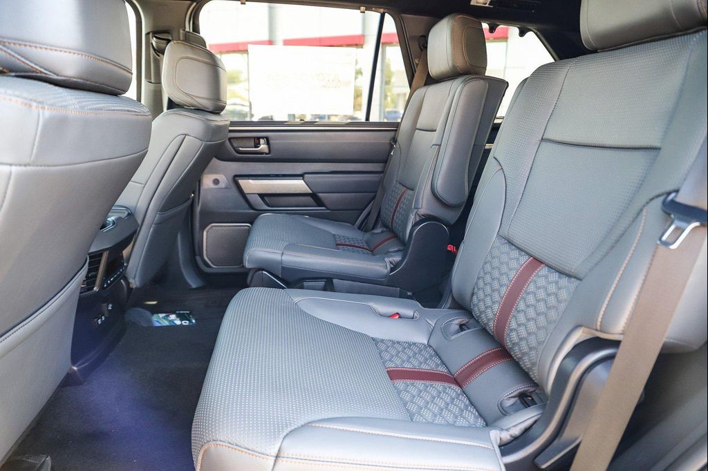 2026 Toyota SEQUOIA CAPSTONE — миниатюра 28
