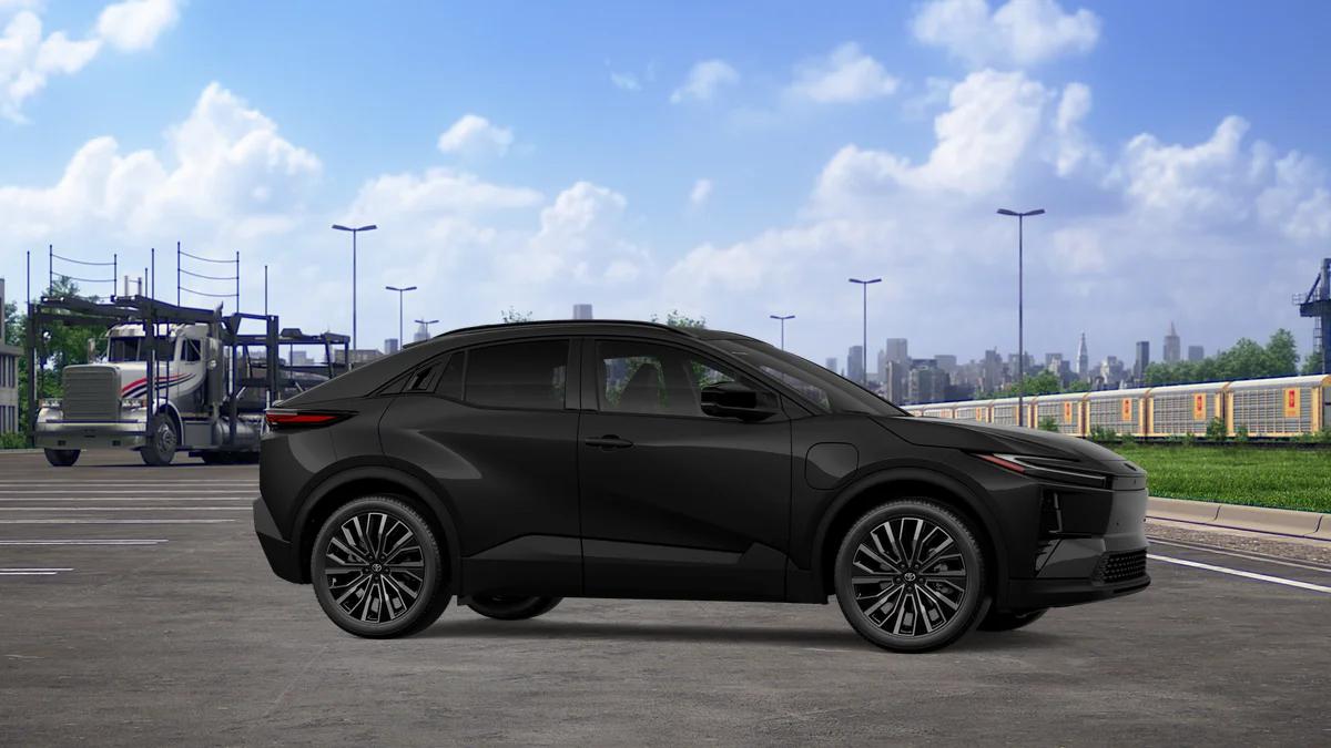 2026 Toyota C-HR XSE thumbnail 15