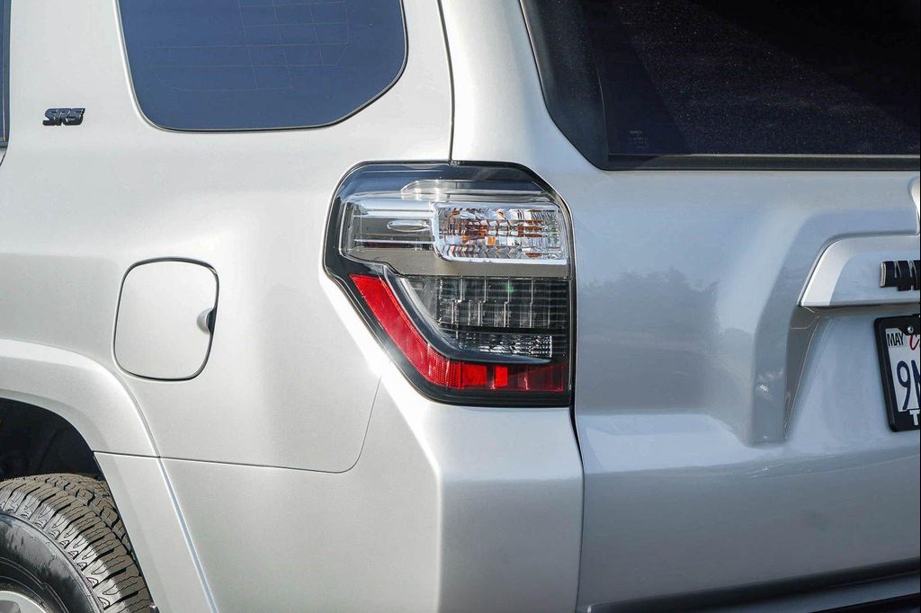 2024 Toyota 4RUNNER SR5 — фото 8
