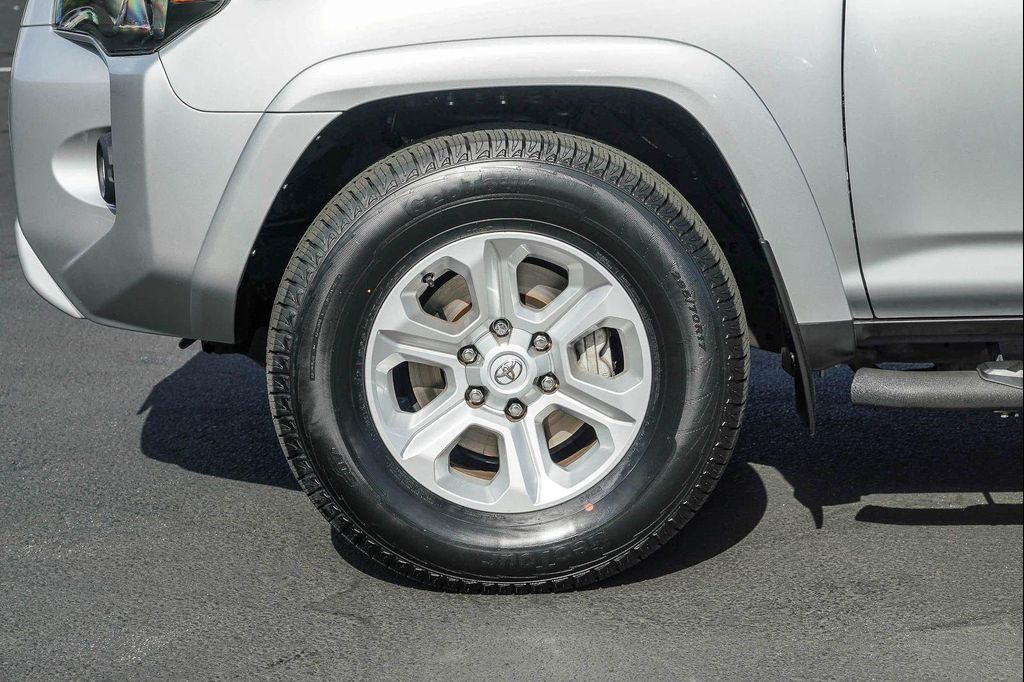 صورة مصغرة 12 لـ 2024 Toyota 4RUNNER SR5