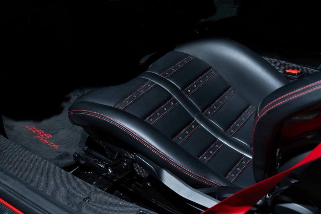 2020 Ferrari 488 PISTA BASE — миниатюра 30