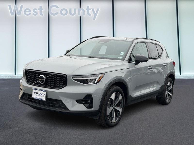 صورة 9 لـ 2025 Volvo XC40 B5 PLUS DARK THEME