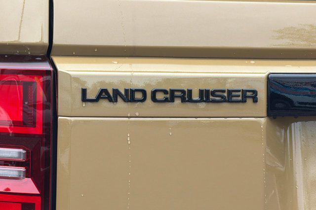 TOYOTA LAND CRUISER - 7