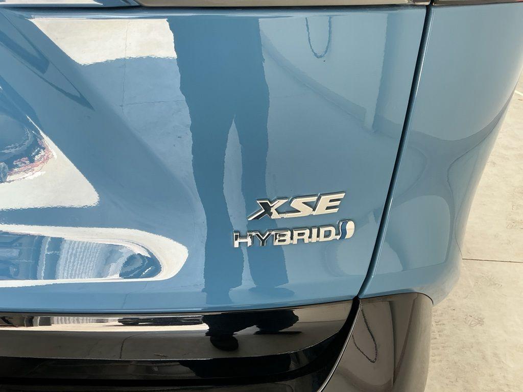 صورة 7 لـ 2023 Toyota RAV4 HYBRID XSE