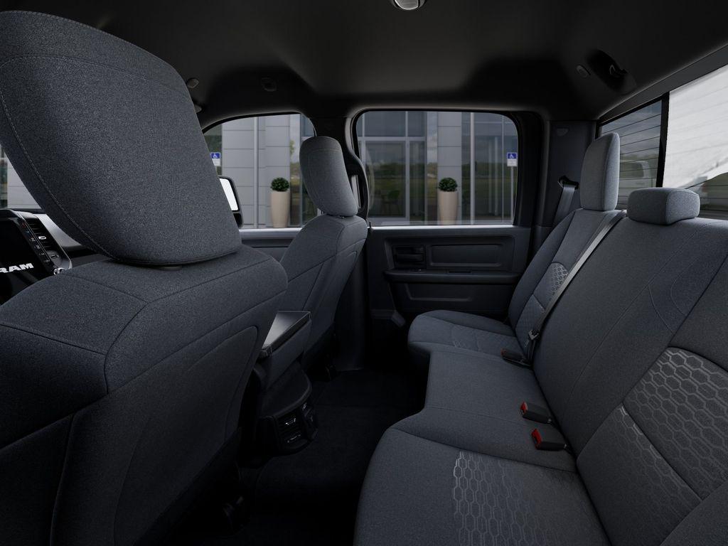 صورة مصغرة 24 لـ 2026 RAM 2500 BLACK EXPRESS CREW CAB 4X4 6'4' BOX