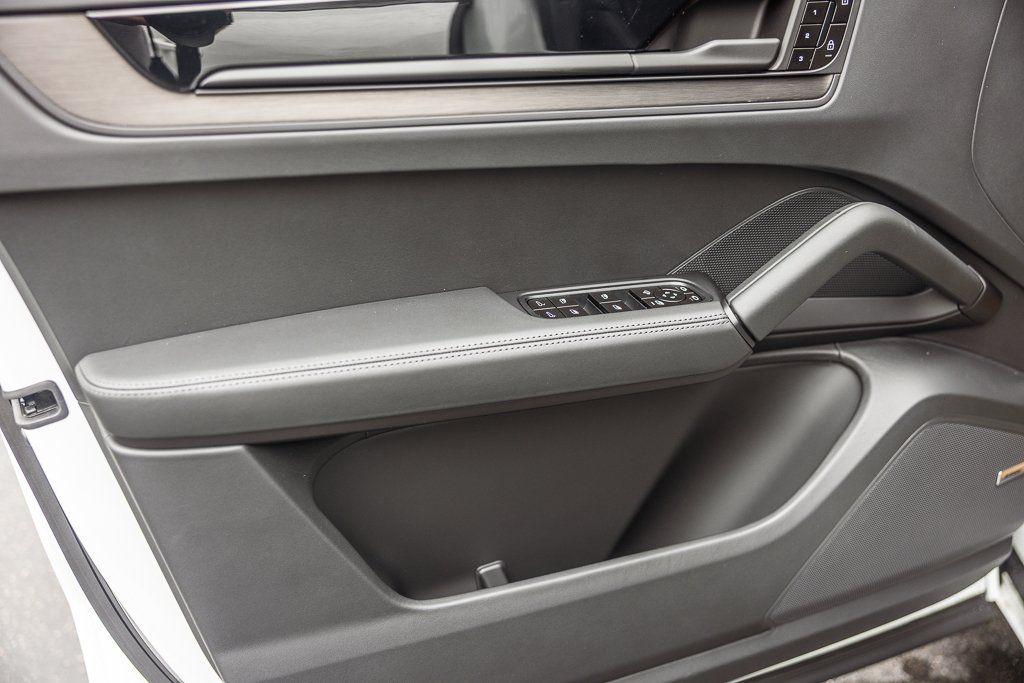 صورة مصغرة 14 لـ 2026 Porsche CAYENNE GTS