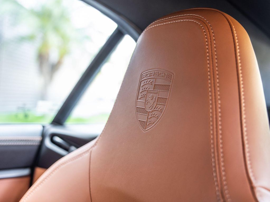 صورة مصغرة 19 لـ 2026 Porsche 911 CARRERA 4S CABRIOLET