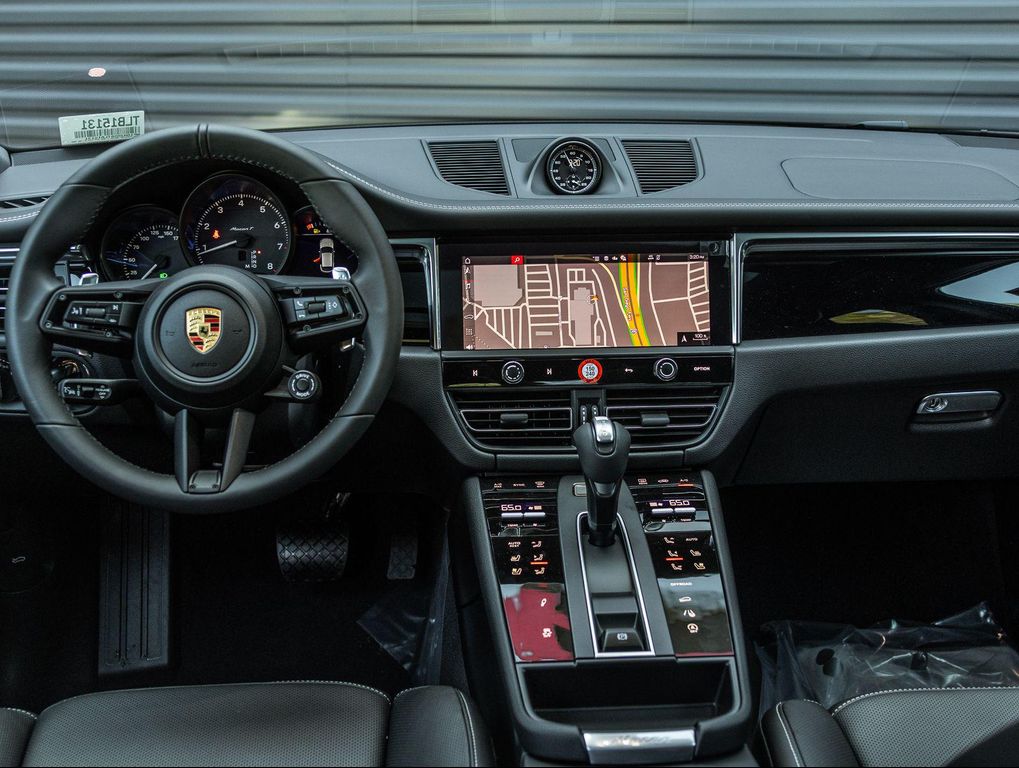 2026 Porsche MACAN T thumbnail 11