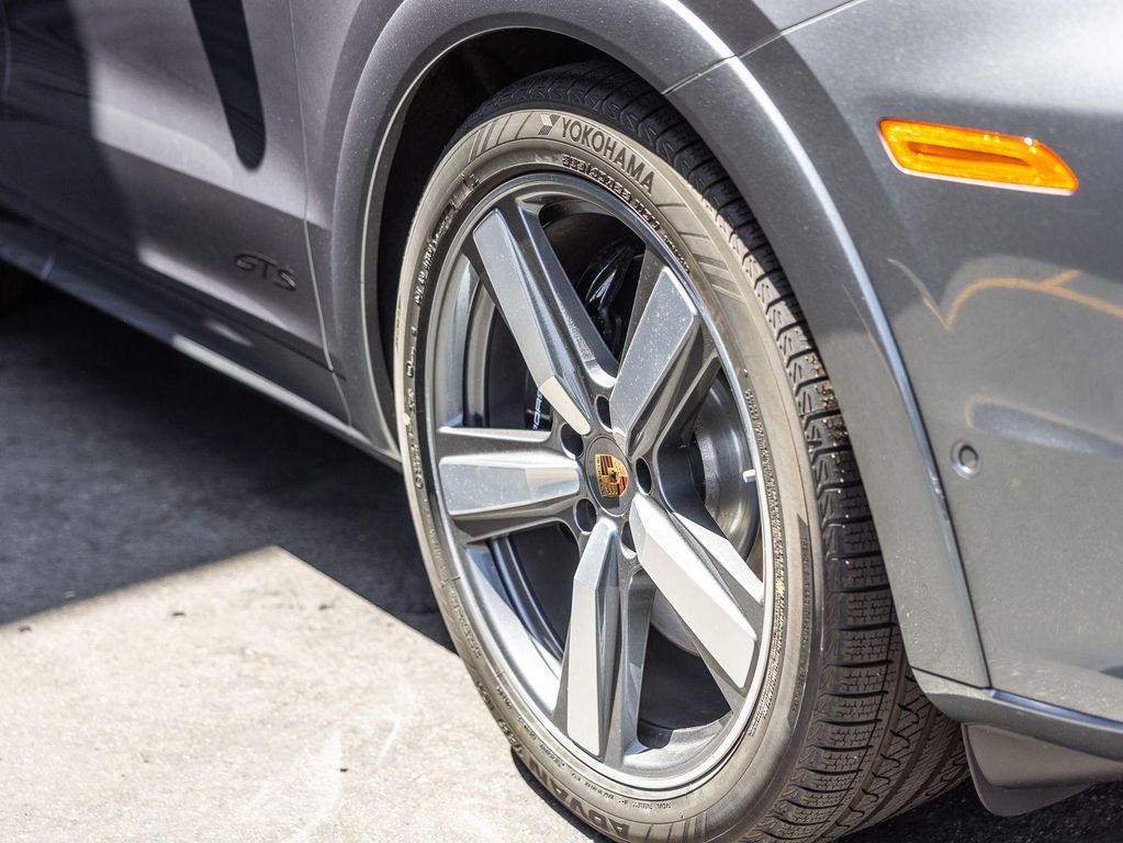 2026 Porsche CAYENNE GTS 缩略图 27