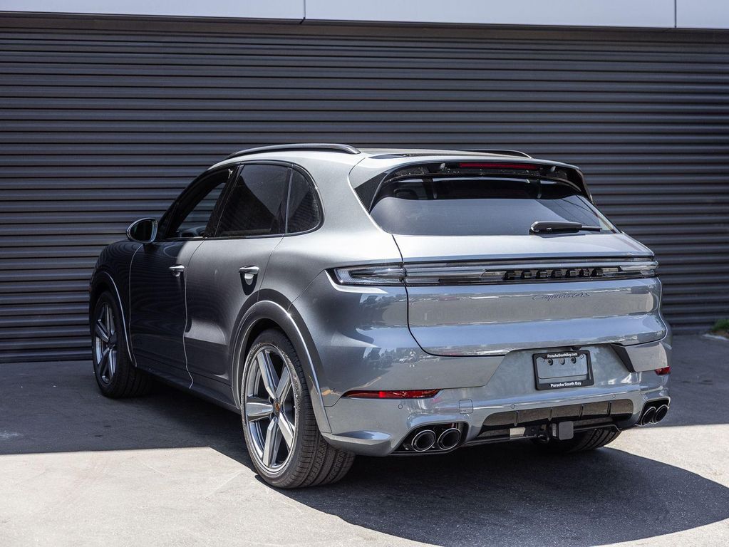 صورة 3 لـ 2026 Porsche CAYENNE GTS