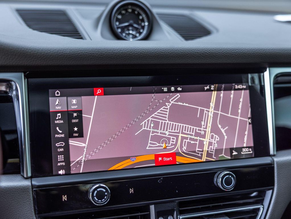 2024 Porsche MACAN — миниатюра 18