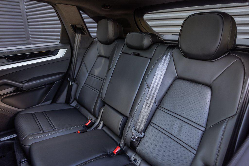 2026 Porsche CAYENNE S — миниатюра 17