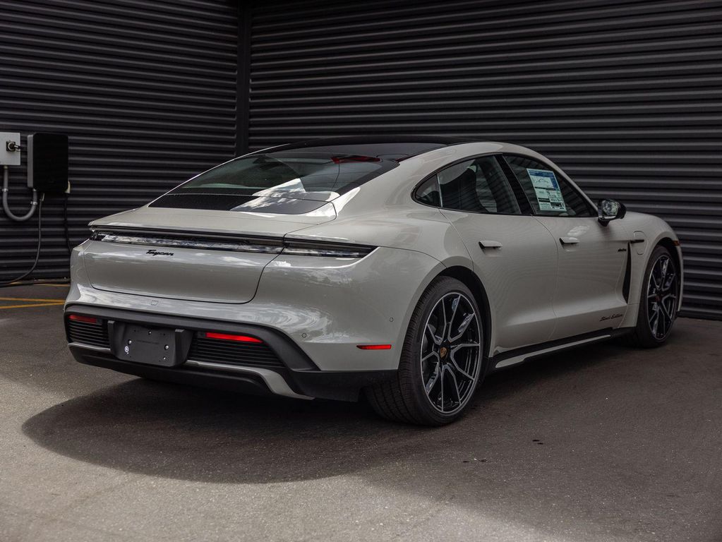 2026 Porsche TAYCAN BLACK EDITION — фото 10