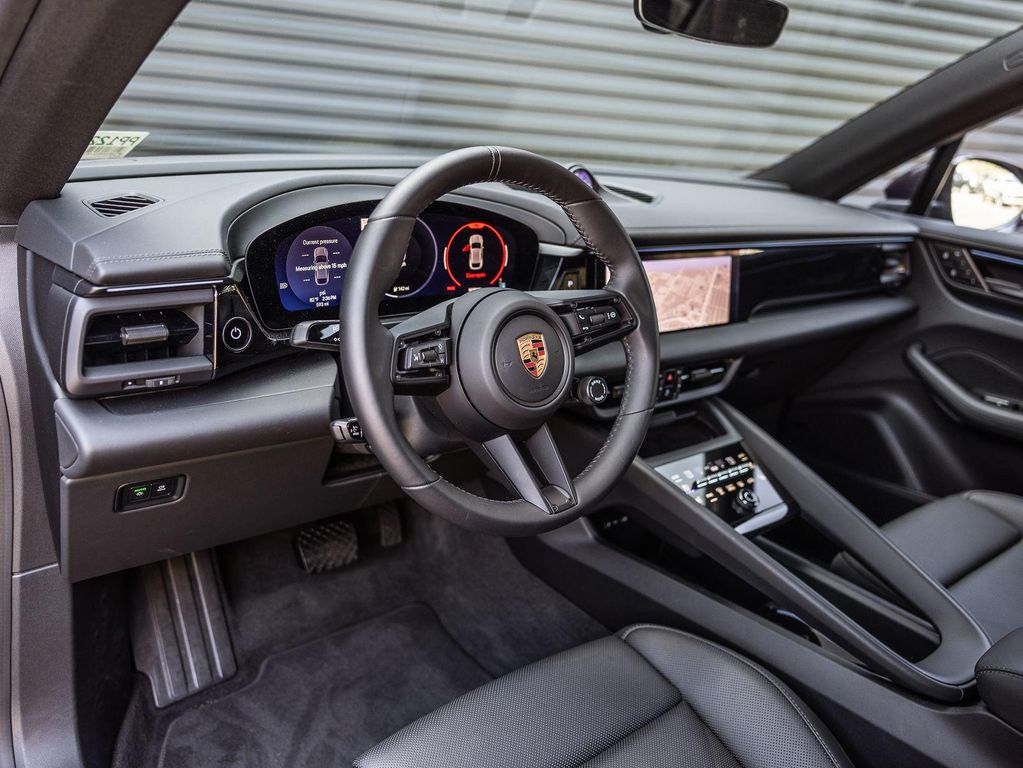 2025 Porsche MACAN MACAN ELECTRIC 4 — фото 4