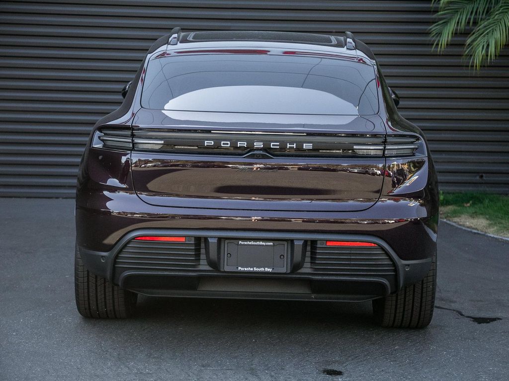 صورة 9 لـ 2025 Porsche MACAN MACAN ELECTRIC 4