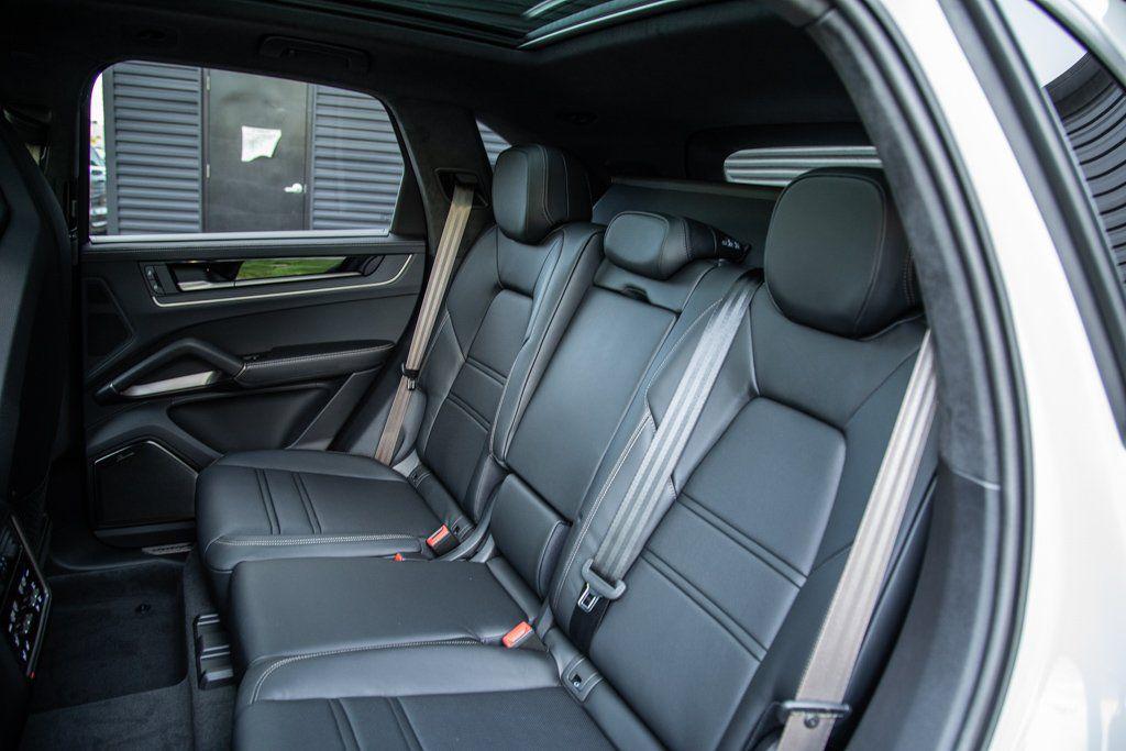صورة مصغرة 15 لـ 2026 Porsche CAYENNE CAYENNE TURBO E-HYBRID