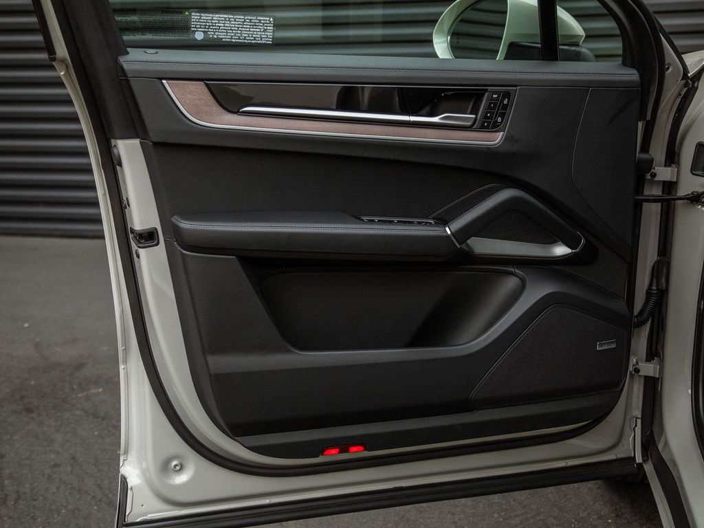صورة مصغرة 17 لـ 2026 Porsche CAYENNE CAYENNE S E-HYBRID