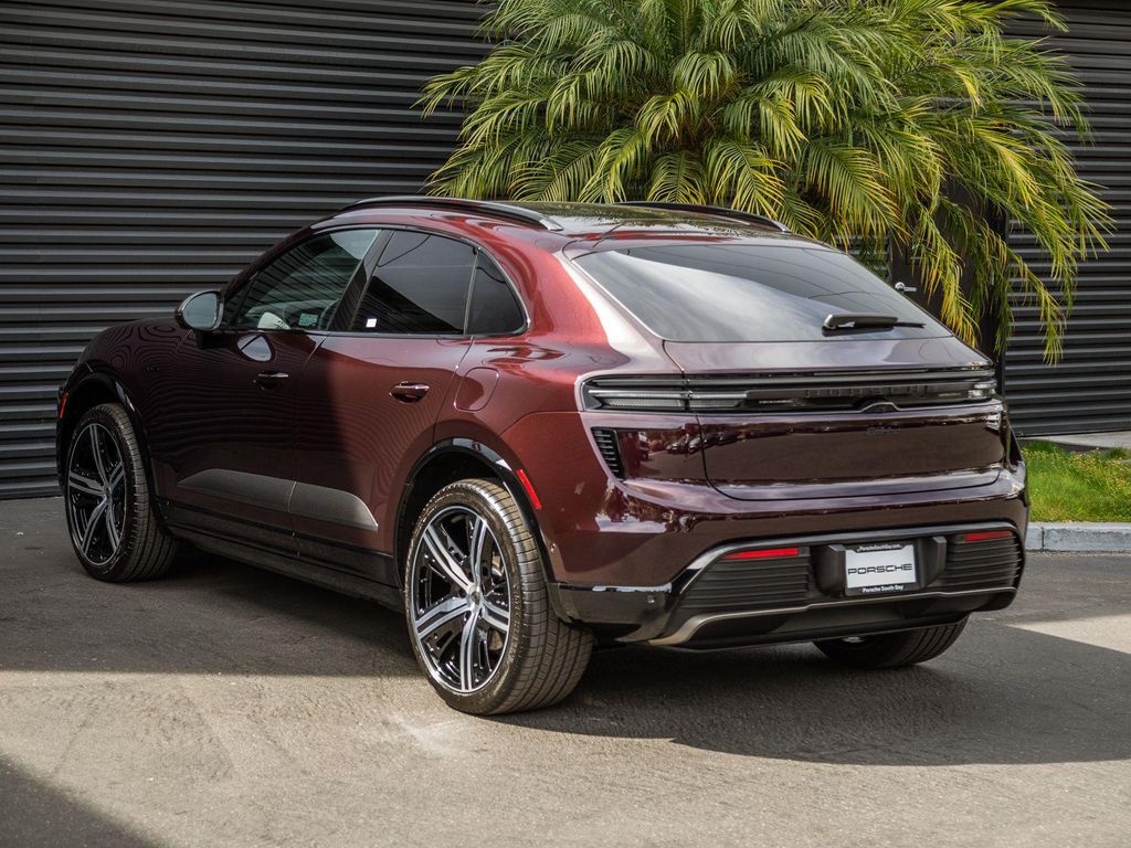 صورة 3 لـ 2025 Porsche MACAN MACAN ELECTRIC TURBO