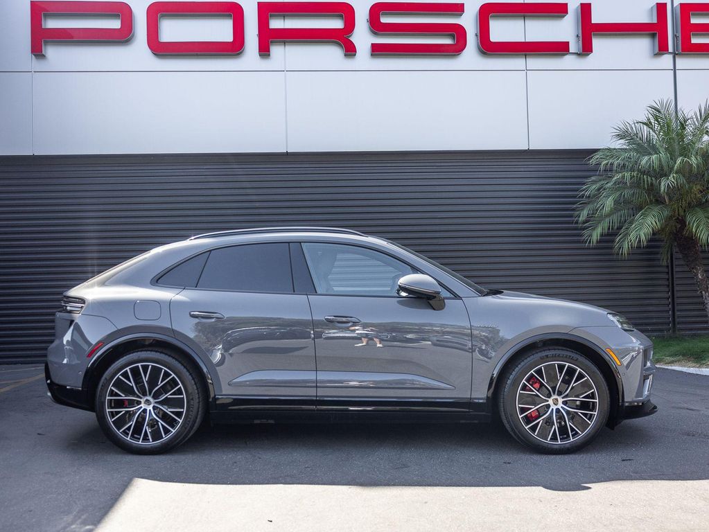 2025 Porsche MACAN MACAN ELECTRIC TURBO — фото 8