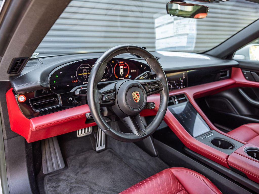 صورة 4 لـ 2023 Porsche TAYCAN
