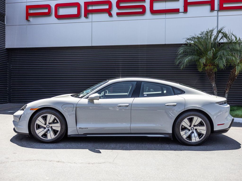 صورة 2 لـ 2023 Porsche TAYCAN
