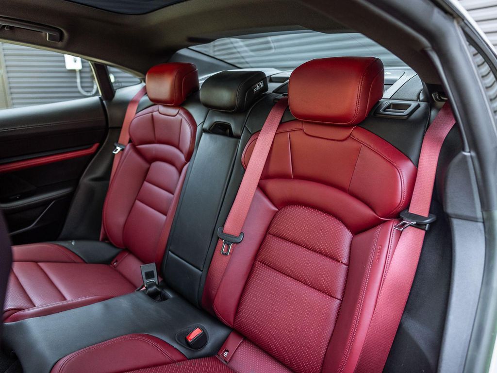 صورة مصغرة 18 لـ 2023 Porsche TAYCAN