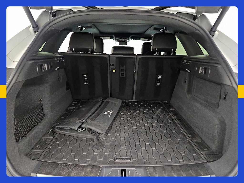 صورة مصغرة 27 لـ 2023 Jaguar F-PACE S