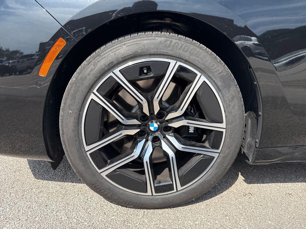 صورة 9 لـ 2026 BMW 740 XDRIVE