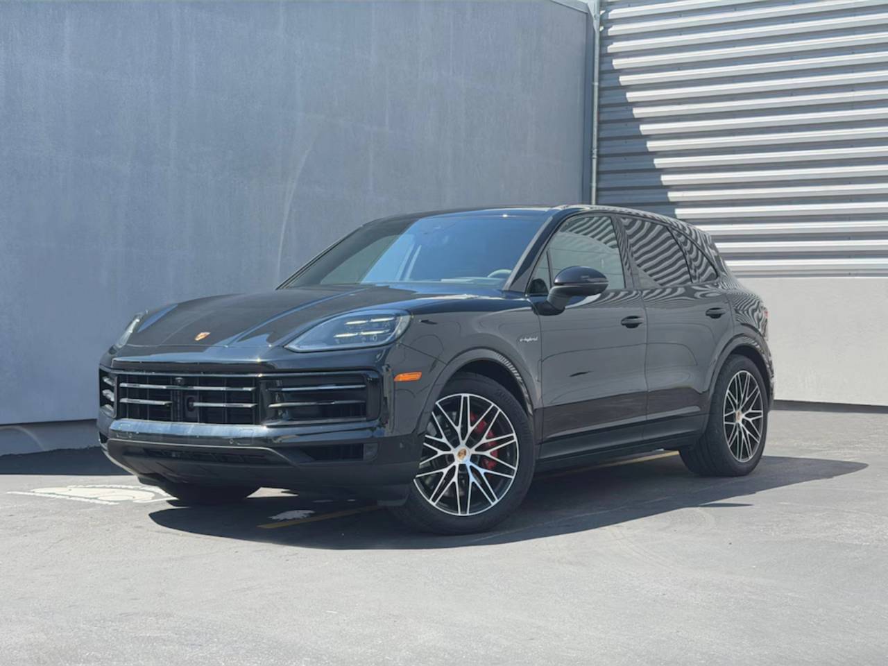 صورة 1 لـ 2025 Porsche CAYENNE