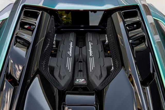 صورة 68 لـ 2024 Lamborghini REVUELTO BASE