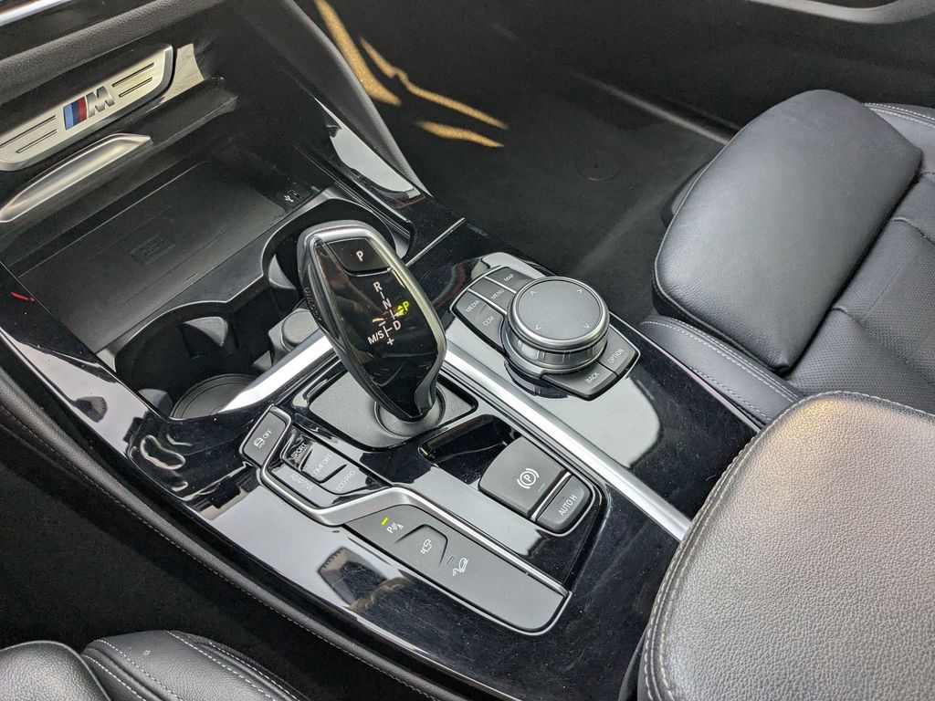 صورة 24 لـ 2021 BMW X4 M40I