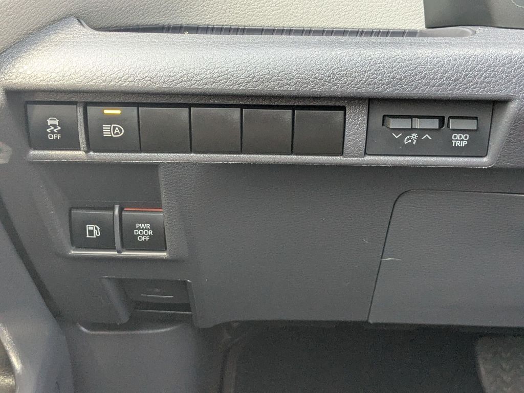 2024 Toyota SIENNA XLE 缩略图 18