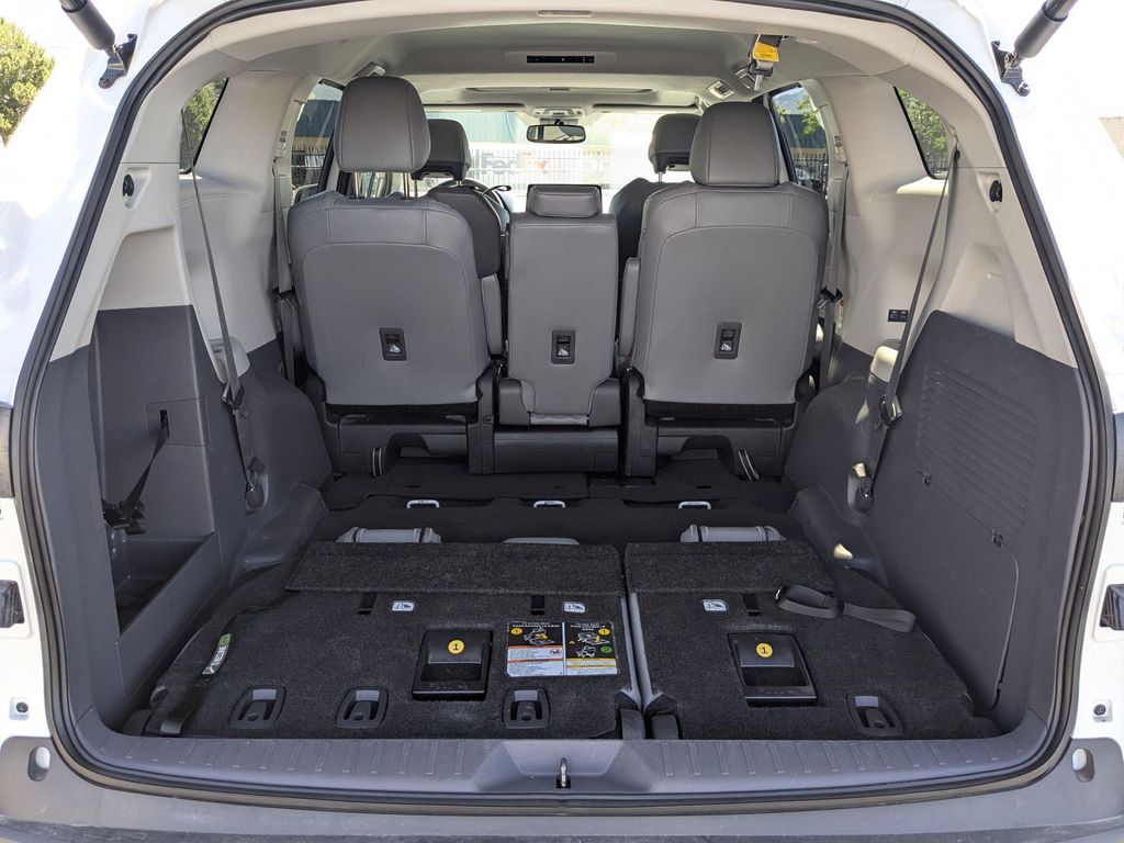 2024 Toyota SIENNA XLE 缩略图 32