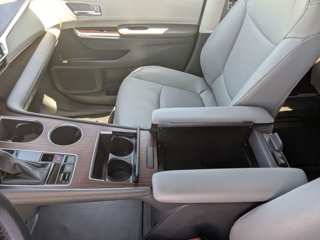 2024 Toyota SIENNA XLE 缩略图 24