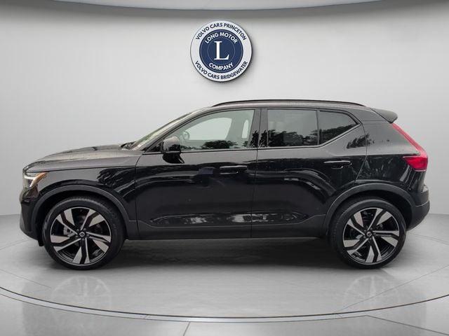 2023 Volvo XC40 B5 PLUS DARK THEME — фото 2