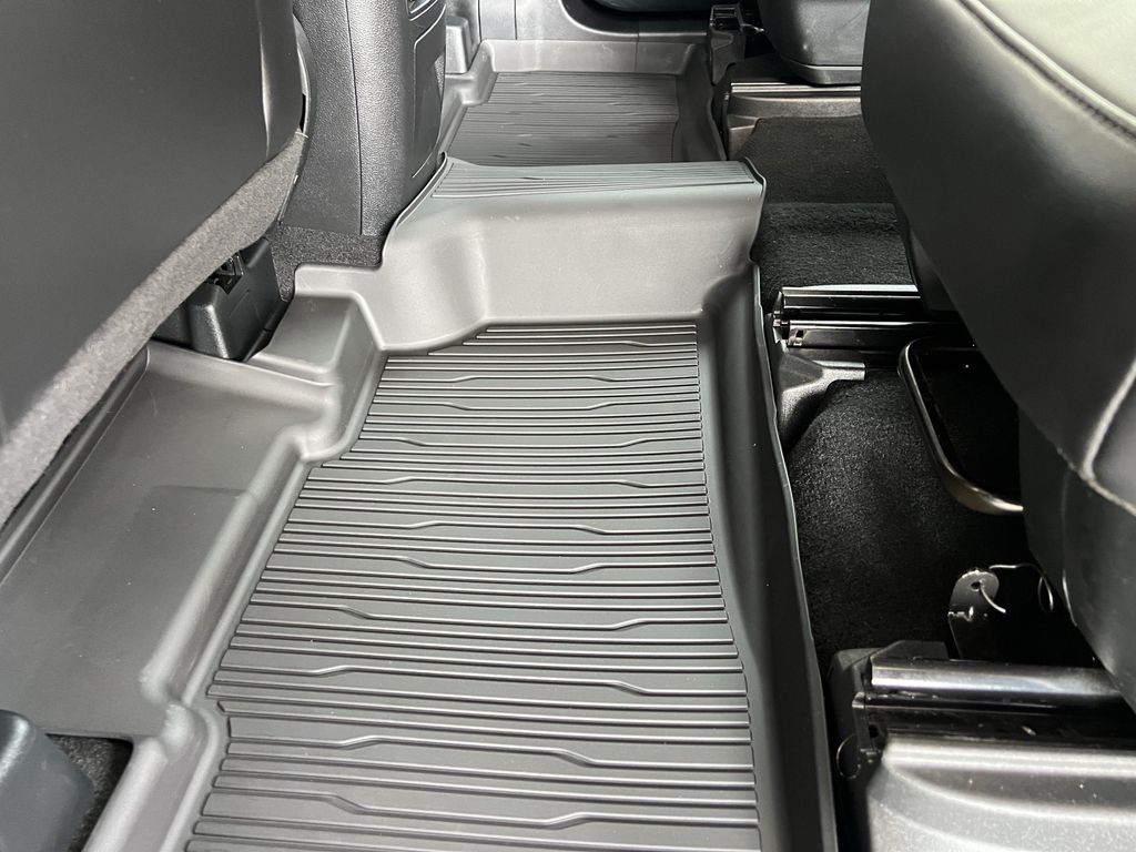 صورة مصغرة 22 لـ 2023 FORD EXPLORER XLT 4X4