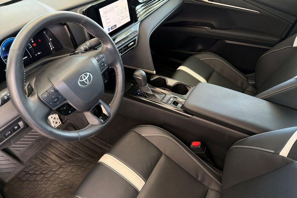 TOYOTA CAMRY - 10