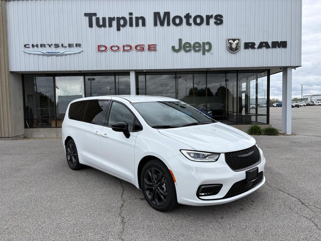 New 2026 Chrysler Pacifica L