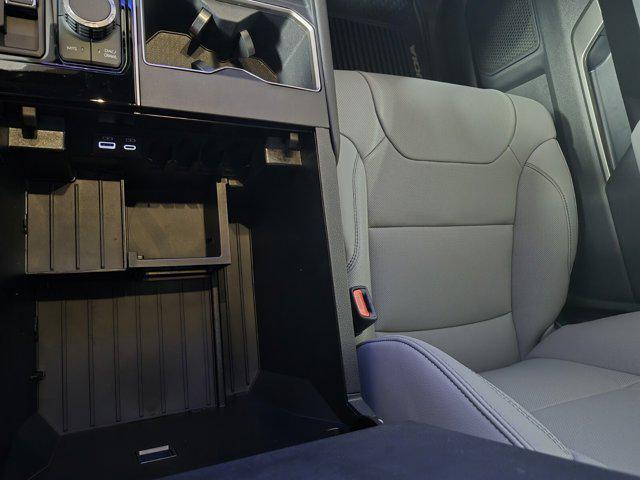 2026 Toyota SEQUOIA LIMITED — миниатюра 29