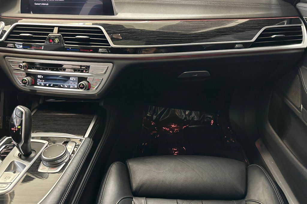 2022 BMW 740 I — миниатюра 32