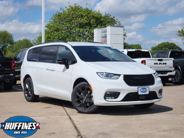 New 2026 Chrysler Pacifica L