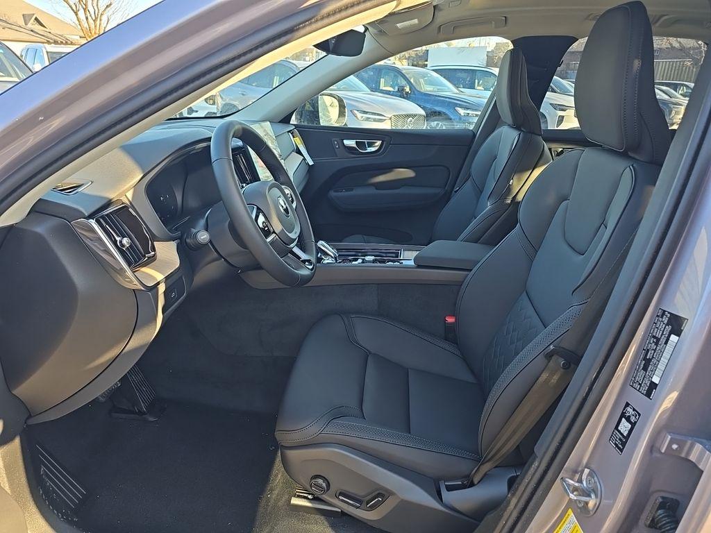 2026 Volvo XC60 B5 PLUS — фото 7