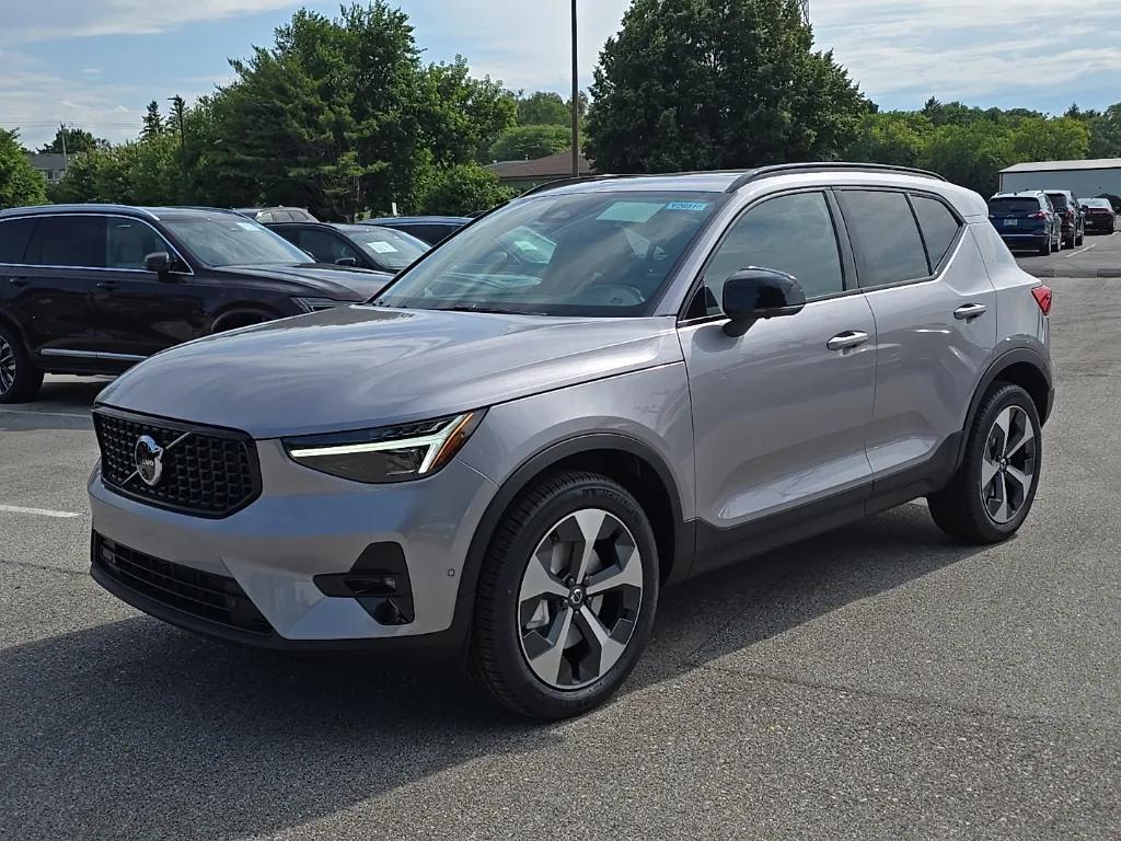 New 2026 Volvo XC40 Plus, B5 AWD Gas (mild hybrid), Dark